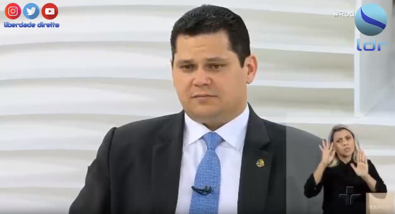 Alcolumbre (foto) se tornou um dos alvos dos ataques virtuais de apoiadores de Bolsonaro e de Olavo. A ofensiva veio em meio às declarações do senador sobre um pedido de CPI para investigar o Supremo Tribunal Federal. Alcolumbre (foto) se tornou um dos alvos dos ataques virtuais de apoiadores de Bolsonaro e de Olavo. A ofensiva veio em meio às declarações do senador sobre um pedido de CPI para investigar o Supremo Tribunal Federal.